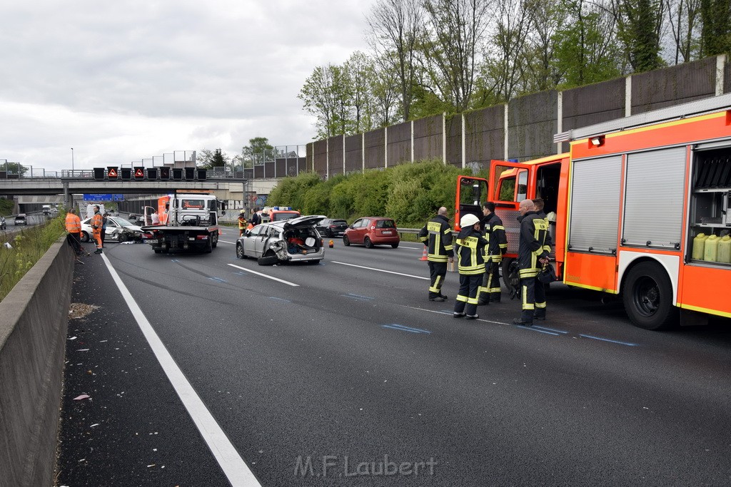 VU Auffahrunfall A 3 Rich Oberhausen kurz vor AS Koeln Dellbrueck P170.JPG - Miklos Laubert